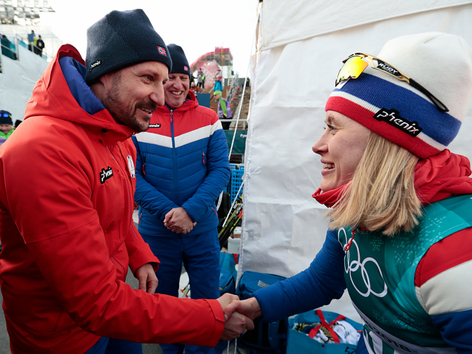 Crown Prince Haakon congratulates Gold medalist Ragnhild Haga. Photo: Lise Åserud / NTB scanpix